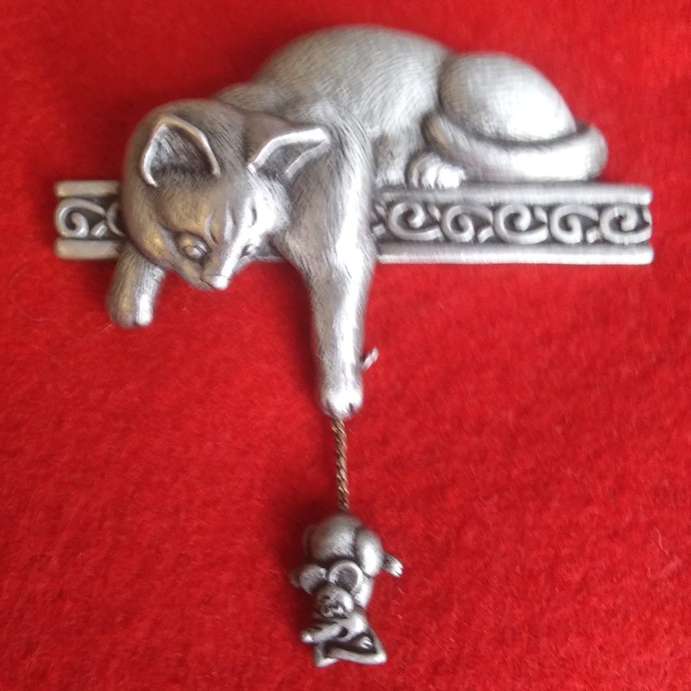 JJ Jonette silver tone metal naughty cat playing with a mouse by the tail